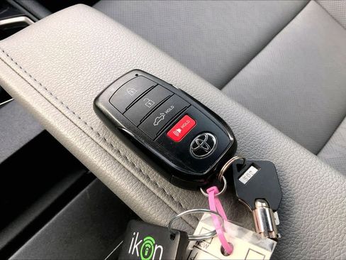 Used 2025 Toyota Tundra Limited image 14