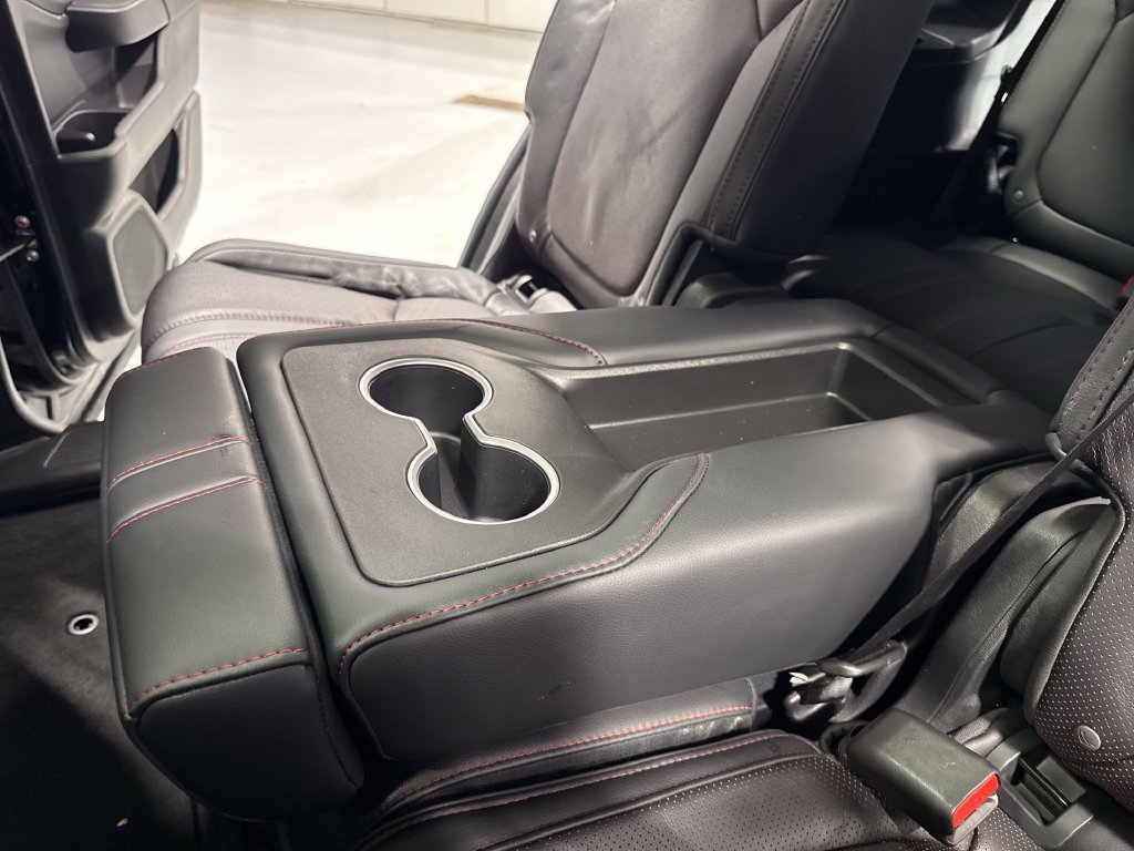 Used 2025 Honda Pilot Black Edition image 41