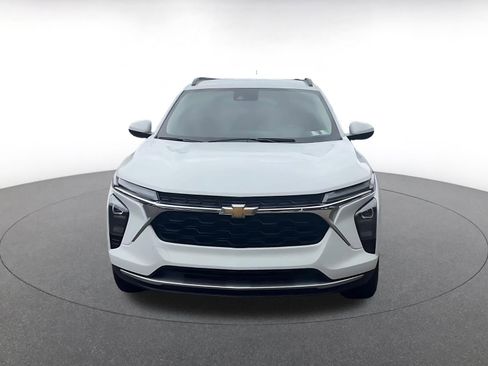 Used 2025 Chevrolet Trax LT FWD image 4
