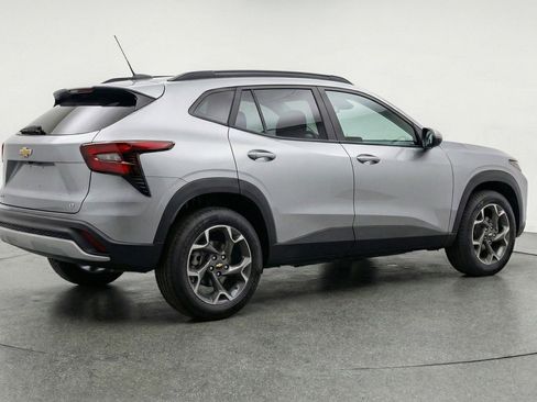 Used 2025 Chevrolet Trax LT image 9
