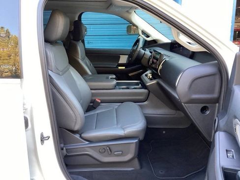 New 2025 Ford Expedition Active image 39