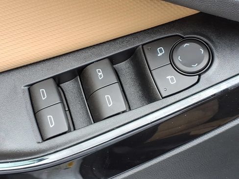 Used 2026 Chevrolet Equinox ACTIV w/ Convenience Package III FWD image 14