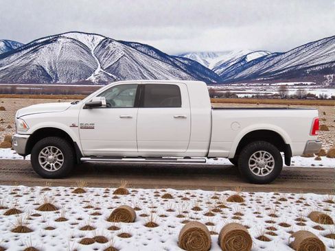 Used 2015 RAM 3500 Laramie w/ Convenience Group image 3
