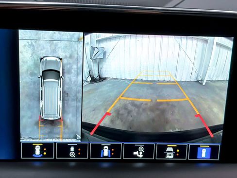 Used 2023 Chevrolet Tahoe High Country AWD/4WD image 19