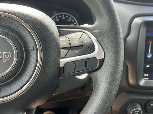 Used 2023 Jeep Renegade Latitude AWD/4WD image 16