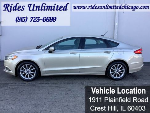 Used 2017 Ford Fusion SE FWD image 3
