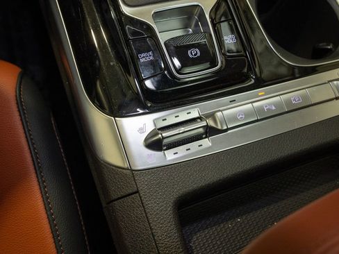 Certified 2024 Kia Carnival SX Prestige image 18