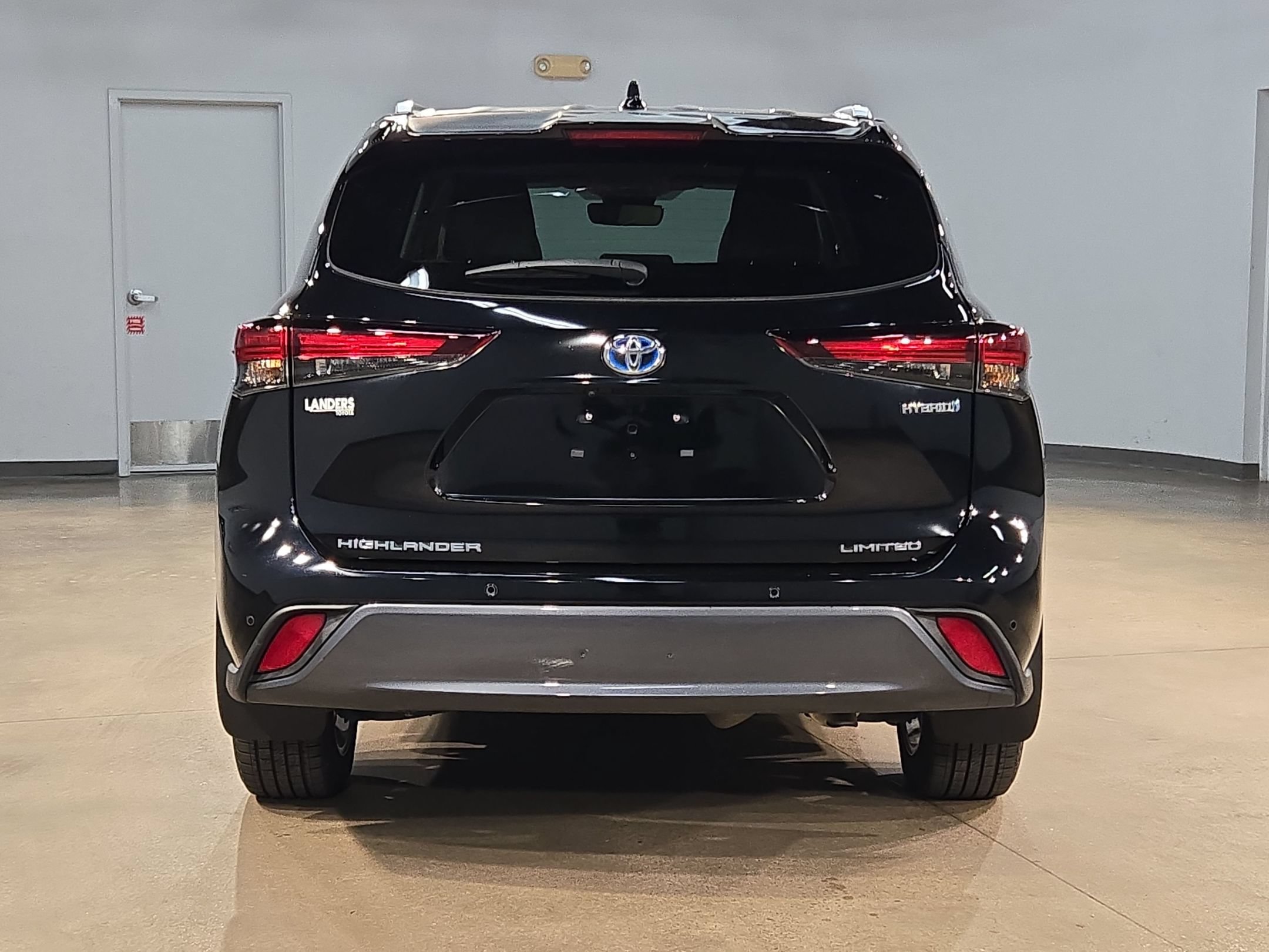 Used 2024 Toyota Highlander Limited AWD/4WD image 6