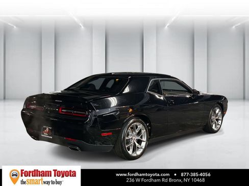 Used 2022 Dodge Challenger GT image 8
