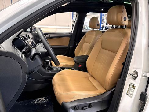 Used 2023 Volkswagen Tiguan SE w/ Panoramic Sunroof Package AWD/4WD image 24