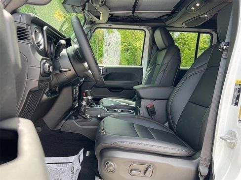 New 2025 Jeep Wrangler Sahara image 9
