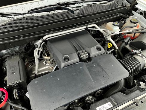 Used 2025 Chevrolet Colorado Trail Boss AWD/4WD image 30