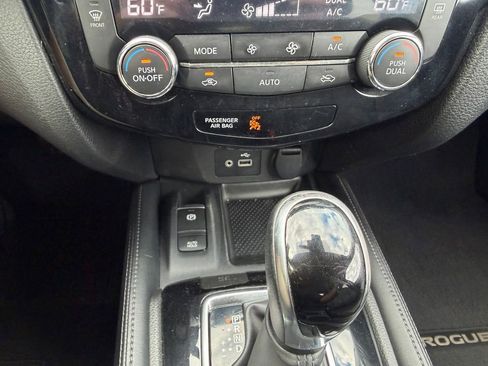 Used 2019 Nissan Rogue SL w/ Premium Package AWD/4WD image 23