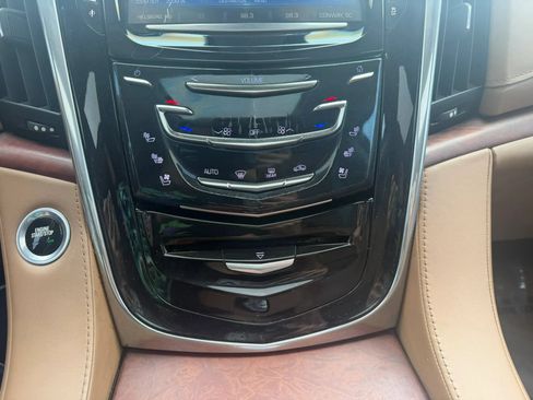 Used 2016 Cadillac Escalade Platinum AWD/4WD image 28