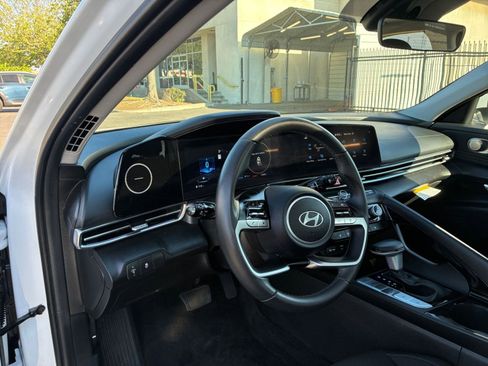 Used 2025 Hyundai Elantra SEL image 34
