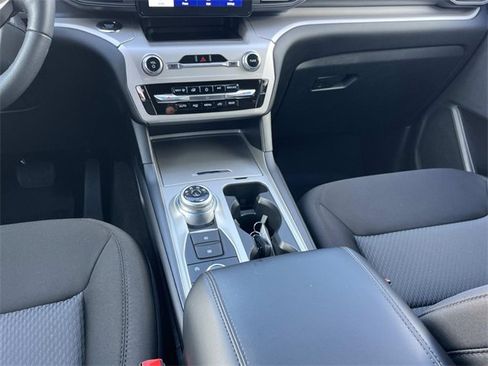 Used 2023 Ford Explorer XLT image 17