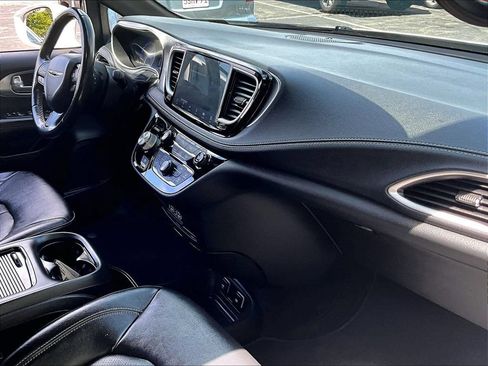 Used 2021 Chrysler Pacifica Touring-L w/ S Appearance Package FWD image 22