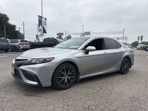 Used 2024 Toyota Camry SE FWD image 6