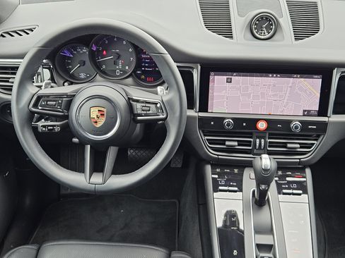 Certified 2026 Porsche Macan AWD/4WD image 25