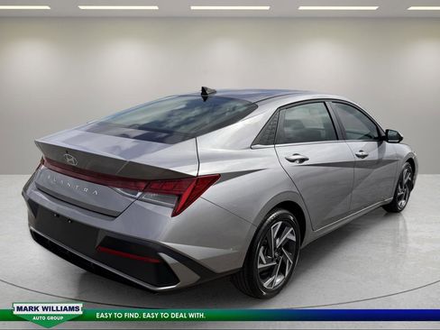Used 2025 Hyundai Elantra SEL image 4
