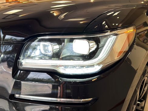 Used 2024 Lincoln Navigator Reserve AWD/4WD image 8