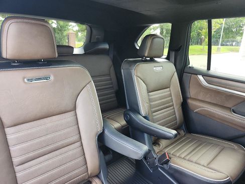 Certified 2026 GMC Acadia Denali Ultimate FWD image 10