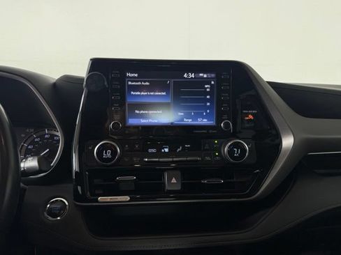Used 2022 Toyota Highlander XLE AWD/4WD image 21