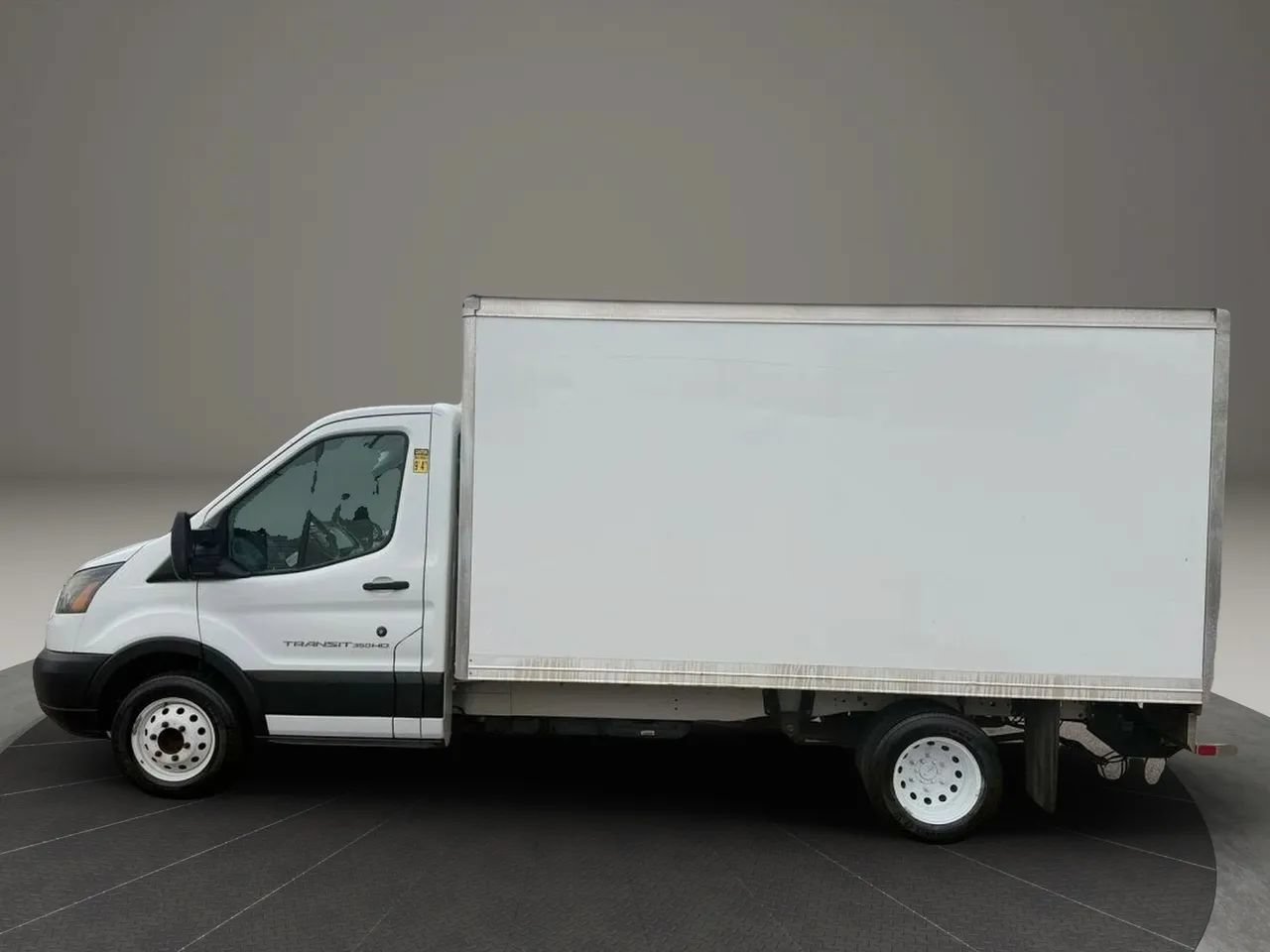 Used 2019 Ford Transit 350 156 DRW RWD image 3