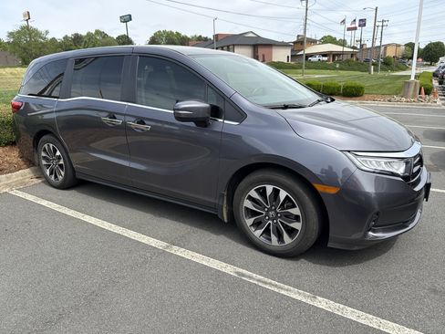 Used 2024 Honda Odyssey EX-L image 2