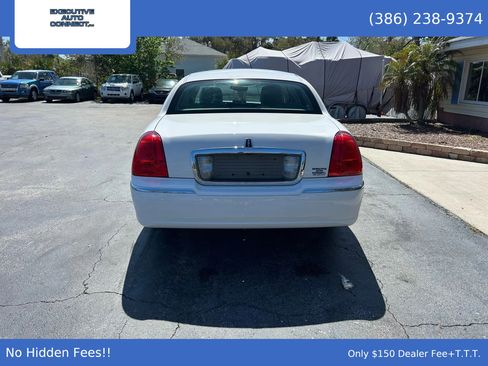 Used 2011 Lincoln Town Car Signature Limited image 5