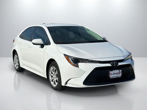 Used 2025 Toyota Corolla LE image 3