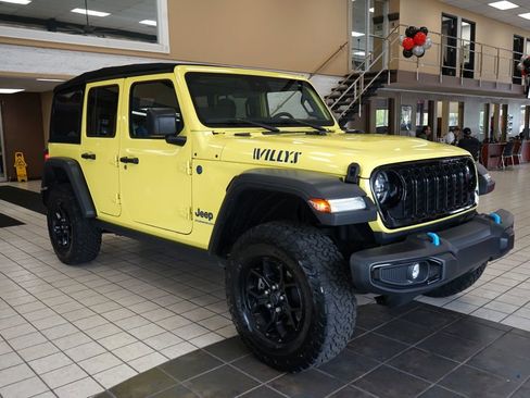 Used 2024 Jeep Wrangler Unlimited AWD/4WD image 18