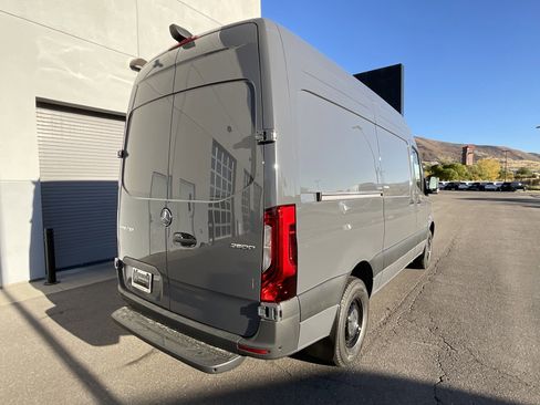 Used 2025 Mercedes-Benz Sprinter 2500 image 15