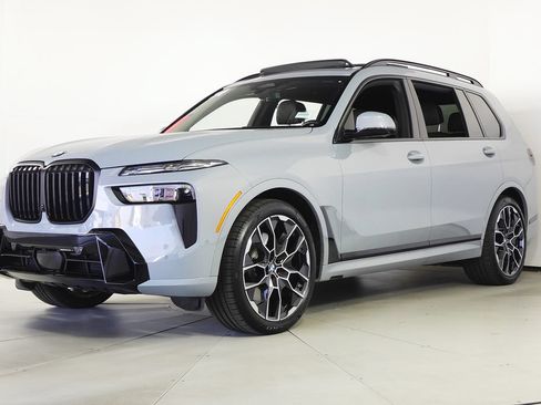 Used 2024 BMW X7 xDrive40i w/ M Sport Package AWD/4WD image 2