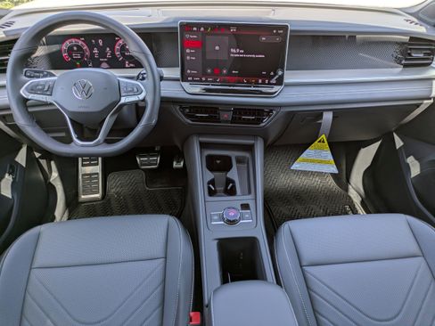 New 2026 Volkswagen Tiguan SE R-Line FWD image 16