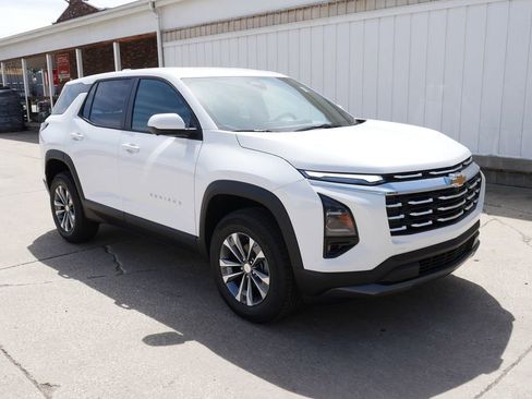 New 2026 Chevrolet Equinox LT w/ Convenience Package II AWD/4WD image 2