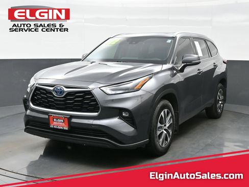 Used 2022 Toyota Highlander XLE AWD/4WD image 1