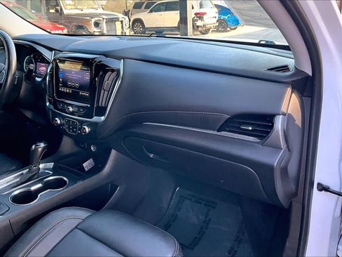 Used 2020 Chevrolet Traverse LT image 17