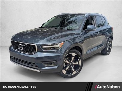 Used 2022 Volvo XC40 T5 Momentum w/ Premium Package
