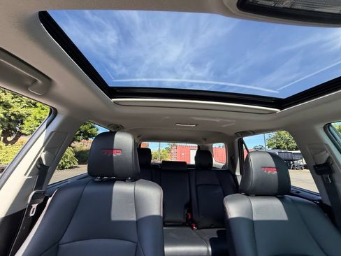 Used 2023 Toyota 4Runner TRD Off-Road Premium w/ Moonroof Package AWD/4WD image 28