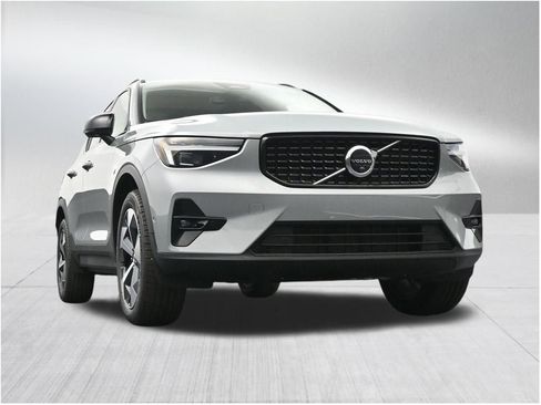 New 2026 Volvo XC40 B5 Plus w/ Protection Package Premier AWD/4WD image 27