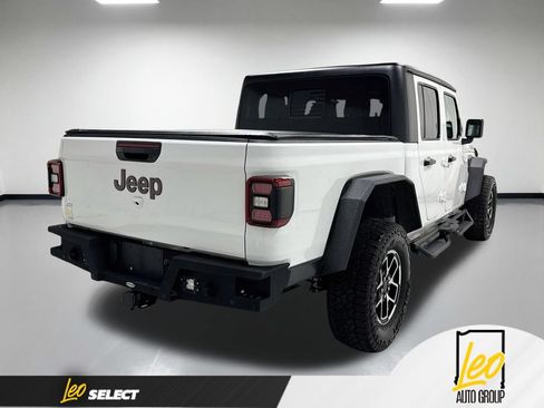 Used 2024 Jeep Gladiator Rubicon w/ Technology Group AWD/4WD image 8