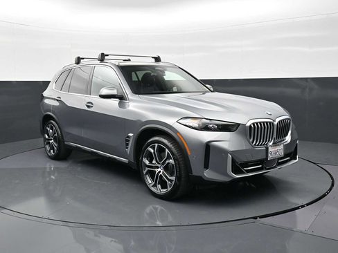 Certified 2024 BMW X5 sDrive40i w/ Parking Assistance Package RWD image 3