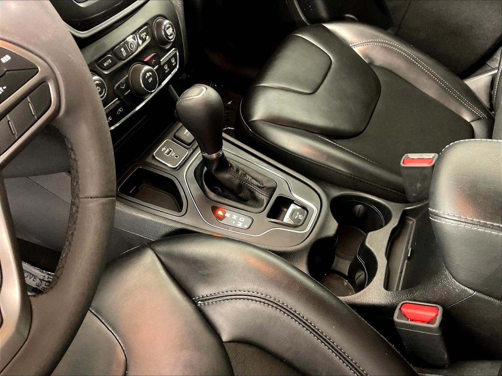 Used 2020 Jeep Cherokee Latitude Plus FWD image 18