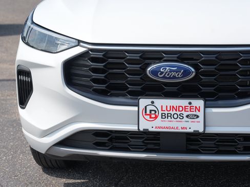 Used 2024 Ford Escape ST-Line w/ Tech Pack #1 AWD/4WD image 11