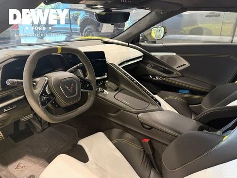 Used 2022 Chevrolet Corvette Stingray Premium Conv w/ Z51 Performance Package RWD image 17