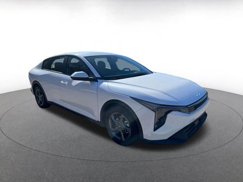 Used 2025 Kia K4 LXS image 1
