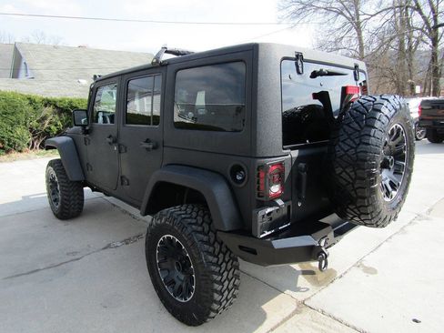 Used 2017 Jeep Wrangler Unlimited Sahara w/ Connectivity Group image 6