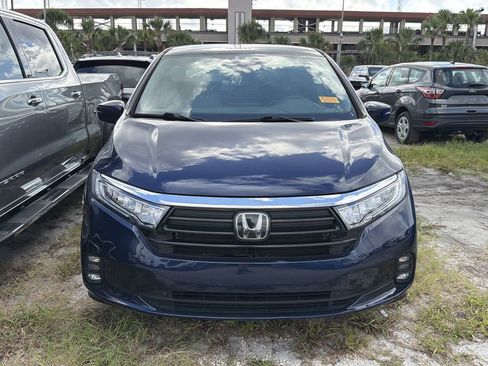 Used 2024 Honda Odyssey EX image 2