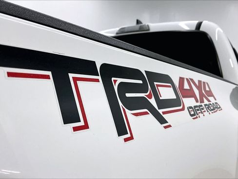 Used 2018 Toyota Tacoma TRD Off-Road AWD/4WD image 9
